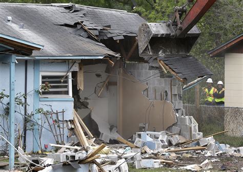 Another Home Evacuated As Florida Sinkhole Season Hits Cbs News