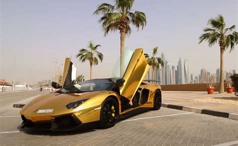 cuál es el auto más caro del mundo cubierto de oro y cuánto cuesta