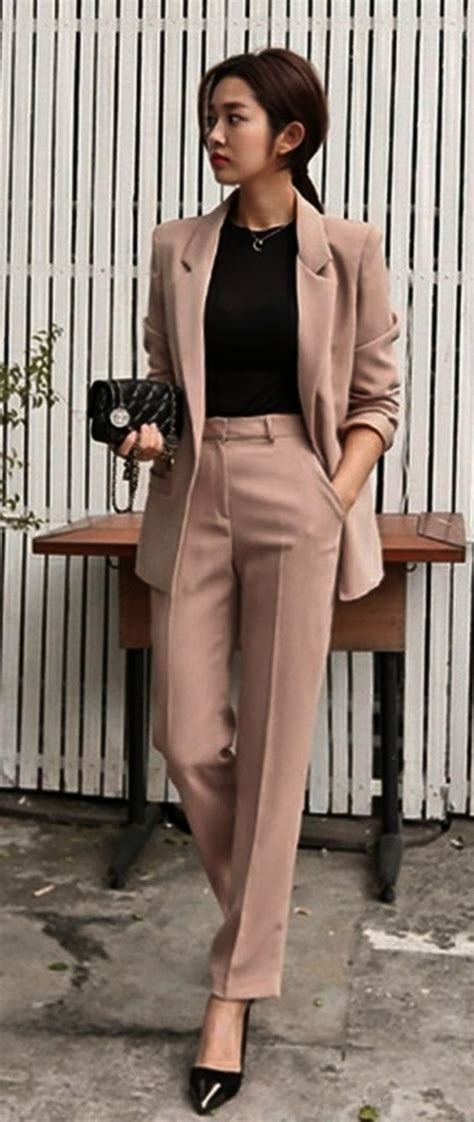 40 trendy business casual work outfits for women