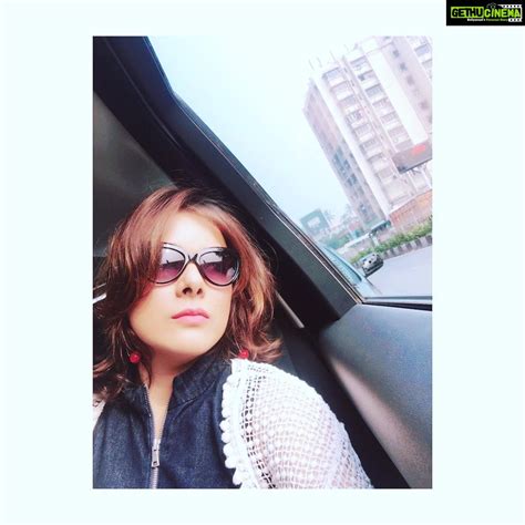 udita goswami instagram learning to take the selfie long way to go how do people take it