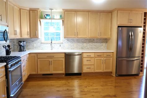 Maple kitchen cabinets are generally higher, with the same layout running between $2,500 and $6,000. Natural Maple cabinets with maple flooring and Hi Macs solid surface countertop (Arctic Granite ...