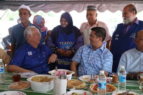 Dato' mohd tamrin tun abdul ghafar. Foto Najib bersama Azmin menyakitkan hati, kata Kadir ...