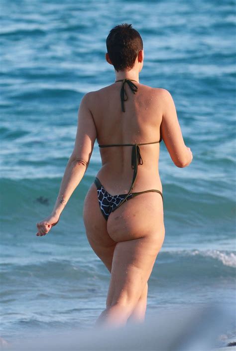 Julianna ‘yesjulz Goddard In Bikini At A Beach In Miami 02262017