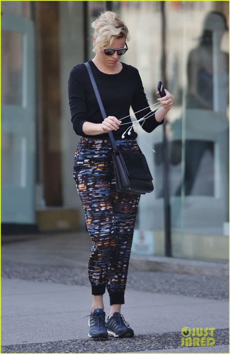 Full Sized Photo Of Elizabeth Banks Steps Out After Rita Repula Reveal