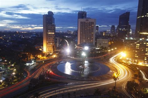City and traffic lights at sunset in Jakarta | Jakarta ...