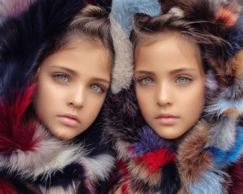 schönsten Zwillinge der Welt modeln bereits Spaß muss sein
