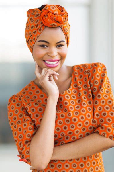 African American Woman Wearing Traditional Attire — Stock Photo