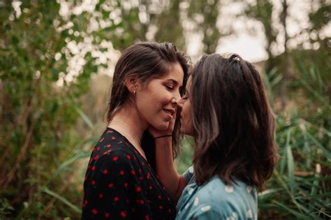 Premium Photo Close Up Of Lesbians Kissing In Forest