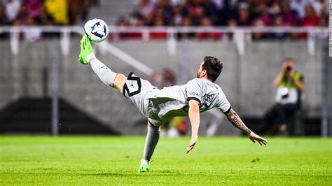 Lionel Messi Scores Acrobatic Bicycle Kick As Psg Thrashes Clermont Cnn