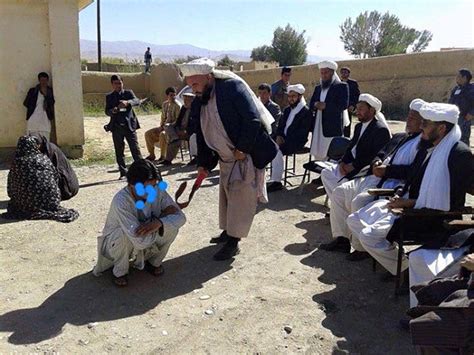 شلاق خوردن زن و مرد افغان عکس