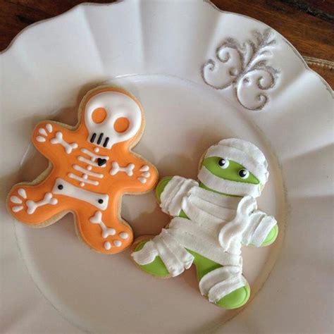 Halloween Sugar Cookies Thatll Cast A Spooky Spell On You Hike N Dip