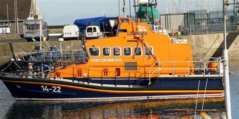 Rnli Lifeboat Rescues Man Stranded Off Howth Coast