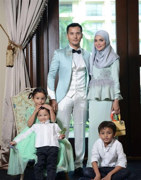 Dato' aliff syukri adalah anak ketiga kepada pengasas sendayu tinggi, rozita ibrahim. Untunglah Dato Aliff Syukri Nak Bantu Anda Berniaga Untuk ...