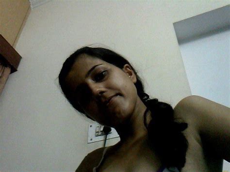 Free Indian Girl Taking Her Nude Pics For Her Lover Photos