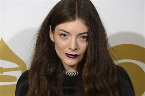 mockingjay soundtrack artists are being chosen by singer lorde