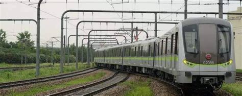 With a length of nearly 64 km, it is the second longest line in the metro system after line 11. Shanghai Hongqiao Airport Metro Line 2, Subway, Time, Fare