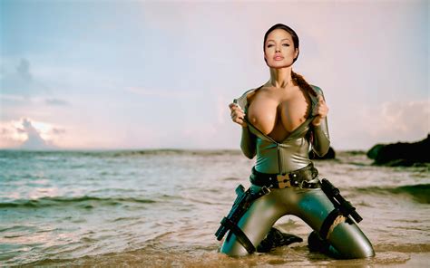 Post Angelina Jolie Fakes Lara Croft Tomb Raider