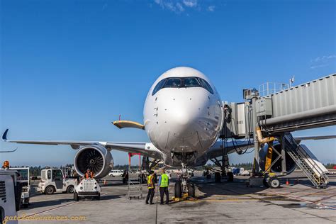 Passenger on singapore airlines flight sq368 from changi airport to milan said they clapped as the jet made what appeared to be a smooth emergency landing. Singapore Airlines A350 Inaugural Flight form SEA to SIN