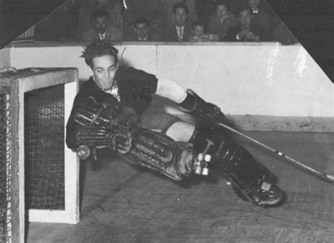 O hóquei em patins apenas foi jogado em uma edição dos jogos olímpicos (1992 em barcelona) e como modalidade de exibição, não havendo assim medalhas. O Guarda-Redes | Francisco Velasco