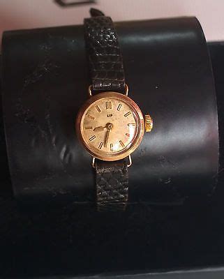 Bracelet en cuir blanc prévoir un changement de pile. Épinglé sur Montres anciennes