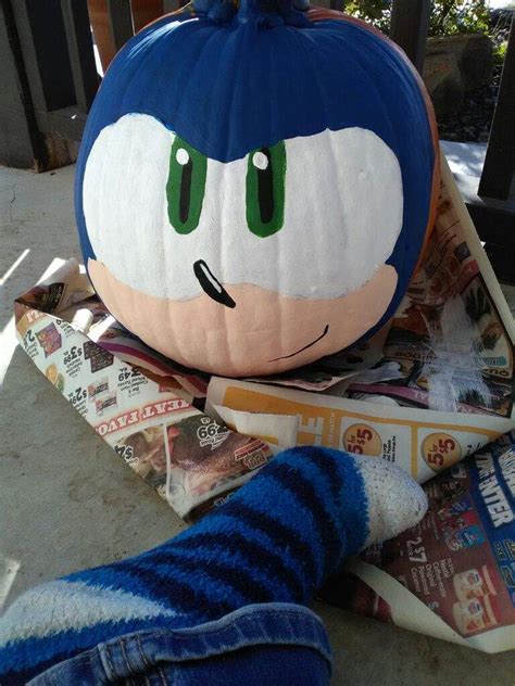 I would have trouble with the half carving stuff & i tried to do that. Sonic the Pumpkin | Sonic the Hedgehog! Amino