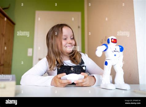 Roboter Junge Cartoon Fotos Und Bildmaterial In Hoher Auflösung Alamy