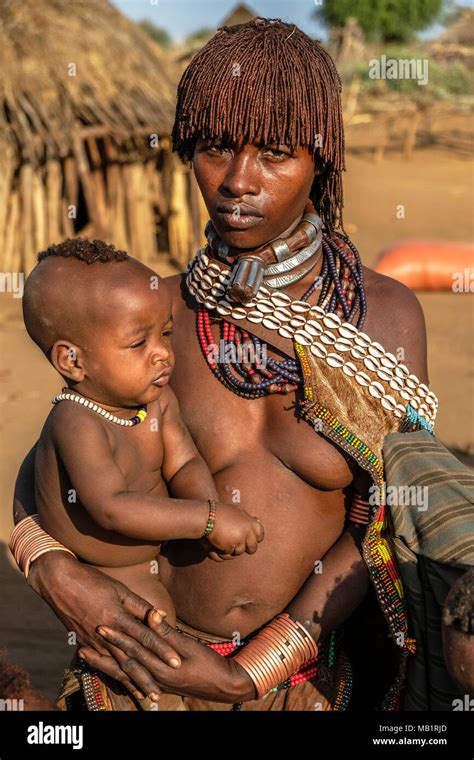 Turmi Ethiopia January Unidentified Hamer Tribe Woman With