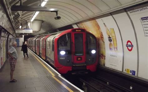 London Tube Trains Use Braking Energy To Power Entire Undergrou