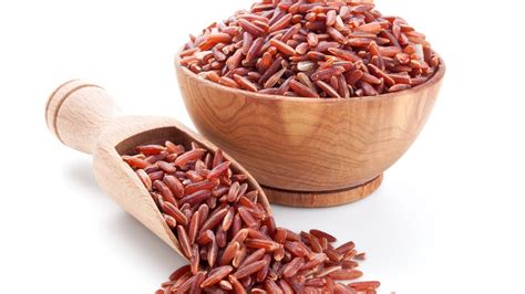 Dari segi tekstur, beras merah cenderung lebih kasar dan keras karena mengandung lebih banyak serat dibandingkan dengan beras. Cara Memasak Beras Merah yang Pulen dan Cocok Untuk Diet