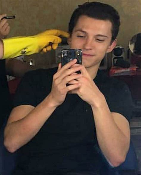 Actor Tom Holland Hollaback Girl Tom Peters Baby Toms Tom Holand