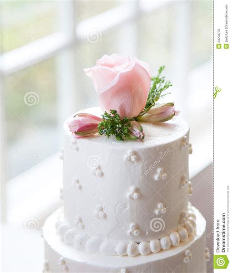 Whether it is a with touch of romance, glamour, simplicity or choosing wedding cakes is not a simple task. Simple, Elegant Wedding Cake Stock Photo - Image of polka ...