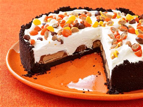 Place a dab of frosting on a cake plate or serving platter and top with the first vanilla cake drip ganache down the sides of the cake, then pour the rest on top of cake and smooth out with an offset spatula. 30 Easy Halloween Cakes - Recipes & Ideas for Halloween ...
