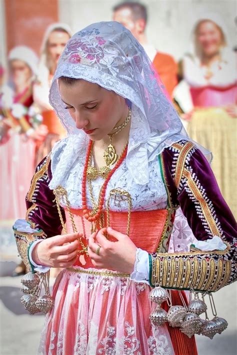 Sardinia Costumes Around The World Traditional Outfits Traditional