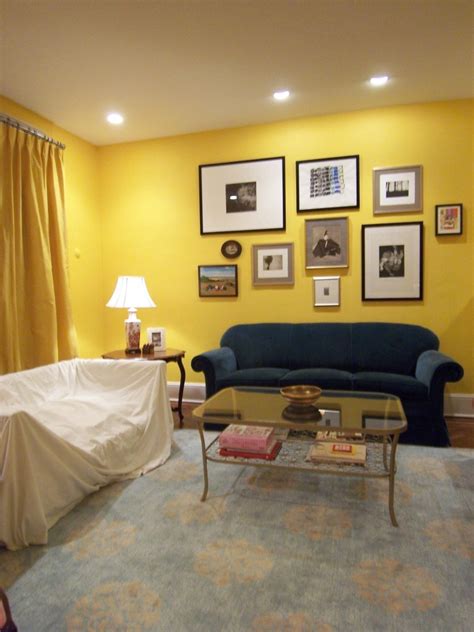How To Decorate A Living Room With Yellow Walls Atitudeemude