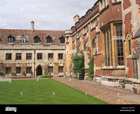 Cambridge University England Pembroke College Stock Photo Alamy