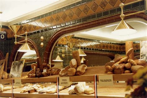 Bild von holland bakery, jakarta: Tiles for the Meysson Bakery | H & E Smith Ltd, Hanley