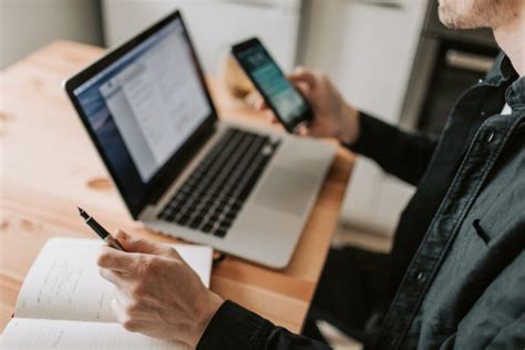 Cv biasanya terdiri dari dua hingga tiga halaman atau bahkan lebih dari itu. Perbedaan CV Dan Resume Yang Wajib Kamu Ketahui Sebelum ...