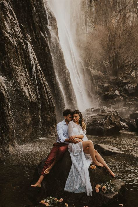 Waterfall Couple Shoot Engagement Pictures Poses Waterfall Wedding Beautiful Engagement Photos