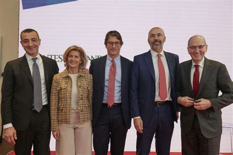 Intesa sanpaolo vita offre soluzioni di investimento e risparmio, polizze vita,protezione e previdenza integrativa e complementare. Intesa Sanpaolo, la banca verso la digital transformation ...