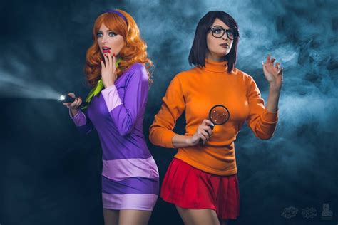 Characters Daphne Blake Velma Dinkley From Hanna Barbera S Scooby Doo Cartoon