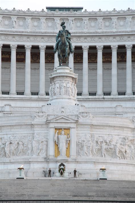 De rossi could return as roma assistant. Monument voor Victor Emanuel in Rome - Italië - reizen ...