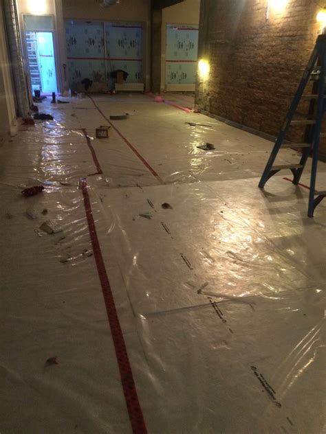 Floor leveling compounds vs self leveling floor compounds, pros and cons, how to use, the best floor leveling products, costs, where to buy and videos. Installation of Agillia self-leveling as finished epoxy ...