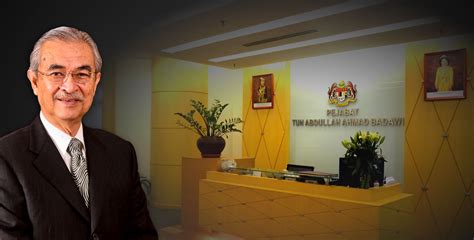 Tun abdullah badawi is a malaysian politician who served as the country's prime minister from 2003 and 2009. Kenyataan Media Tun Abdullah Ahmad Badawi - Radio IKIM