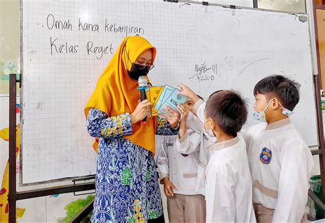 Siswa Sd Muhammadiyah Pk Kottabarat Belajar Bahasa Jawa Melalui Media
