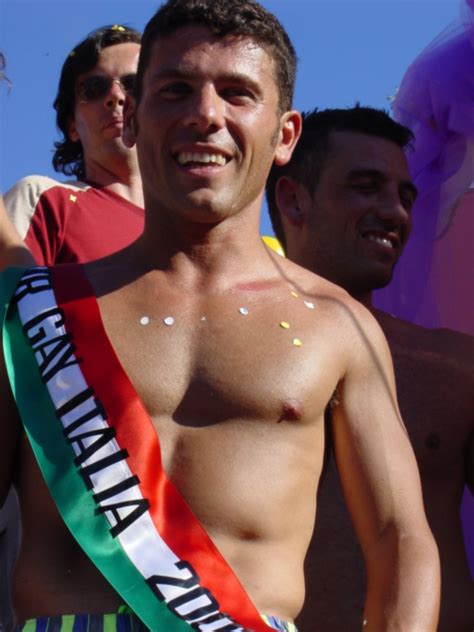 File Mister Gay Italia Al Gay Pride Di Bari 2003  Wikimedia Commons