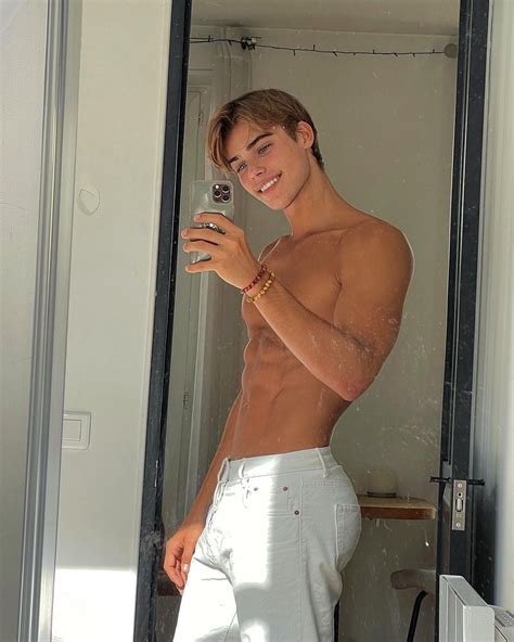 Hot Dudes Good Mood 🇺🇦 On Twitter Rt Lorenzoblueof These Jeans Are Becoming Too Tight 🍑🤭