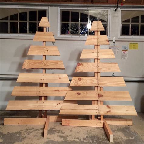 How To Make Two Christmas Trees From One Wooden Pallet Live Love