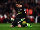 Report: Arsenal goalkeeper Emiliano Martinez is set to join Reading on ...