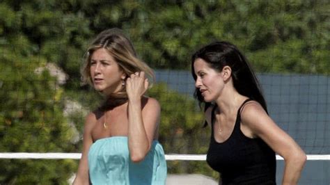 Jennifer Aniston To Reunite With Courteney Cox In Cougar Town