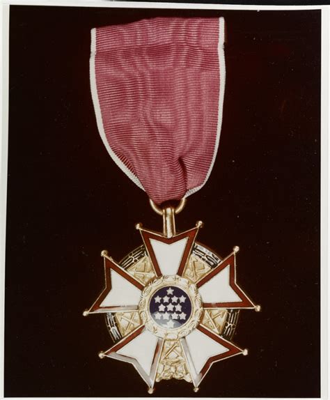 80 G K 13584 Legion Of Merit Medal